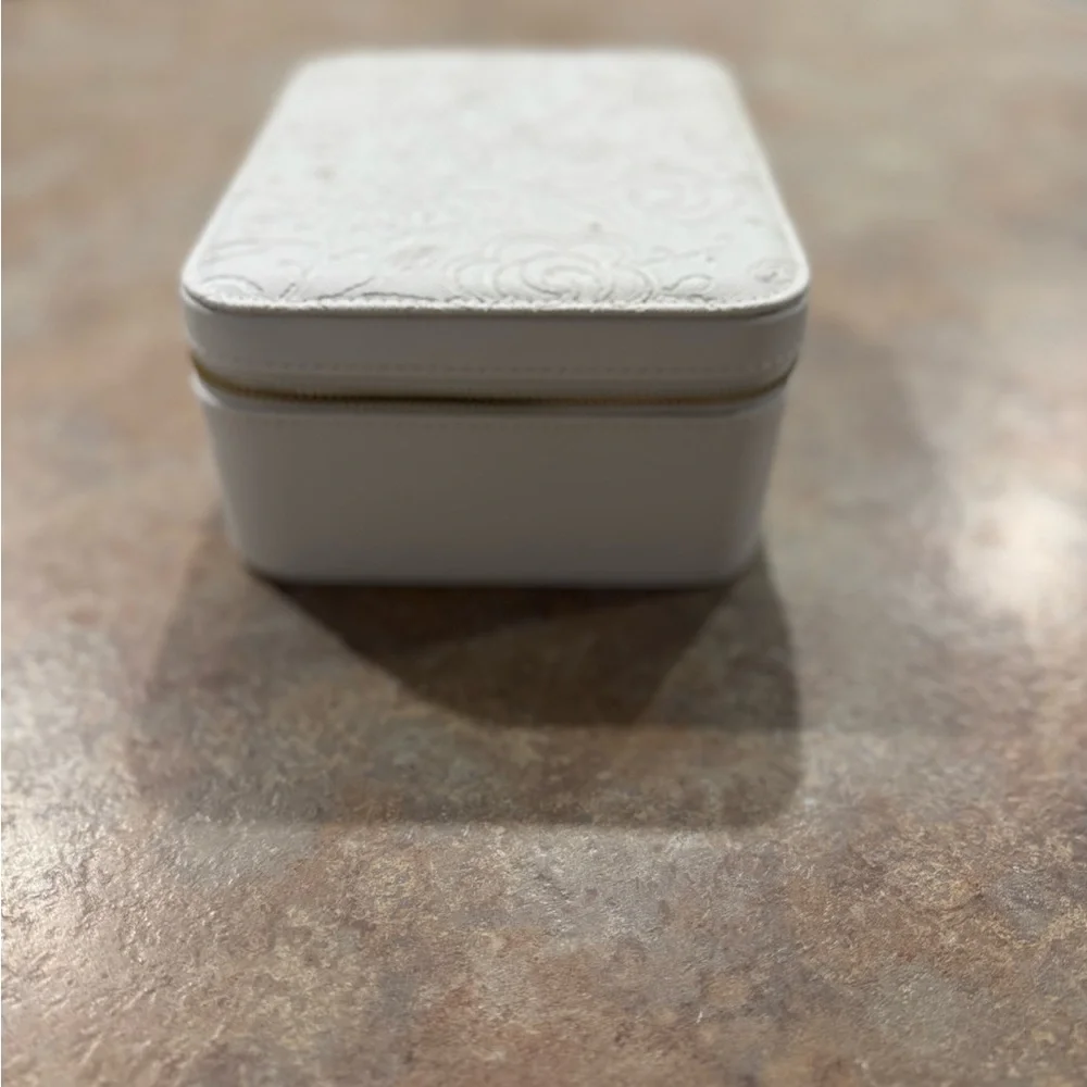 Pandora White Embossed Zip Jewelry Box Travel for Rings Bracelet and Necklace